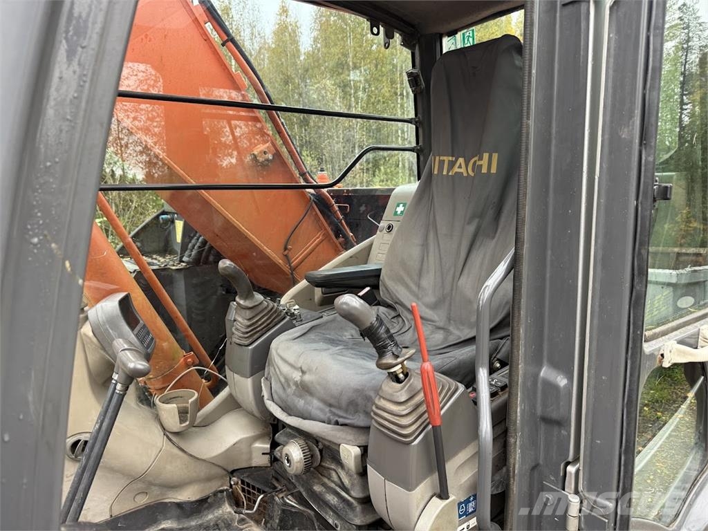 Hitachi ZX225 Pelle sur chenilles