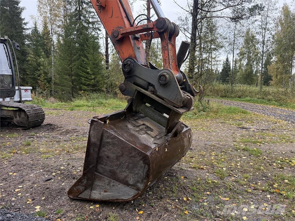Hitachi ZX225 Pelle sur chenilles