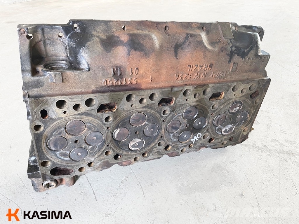 Cummins QSB4.5 engine cylinder head Dzinēji