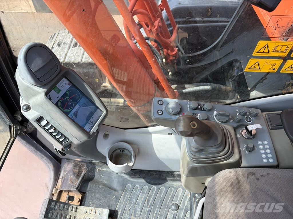 Hitachi ZX210LC-5B Lánctalpas kotrók