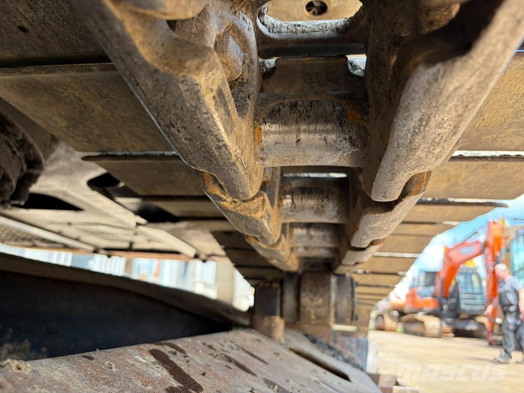 Hitachi ZX210LC-5B Lánctalpas kotrók