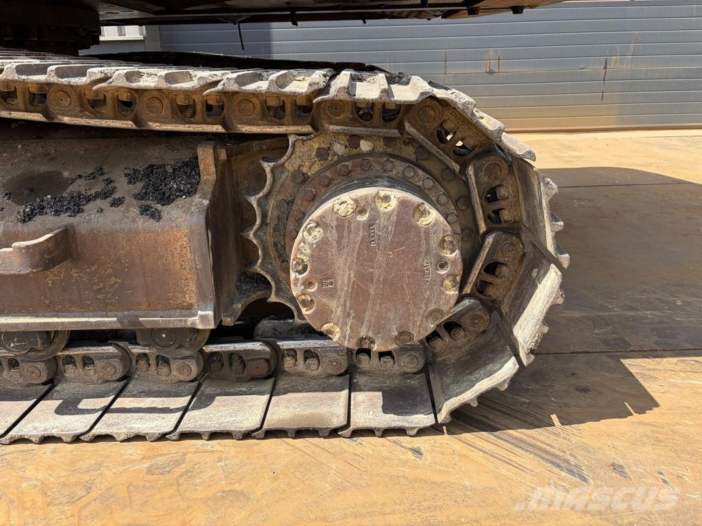 Hitachi ZX210LC-5B Lánctalpas kotrók