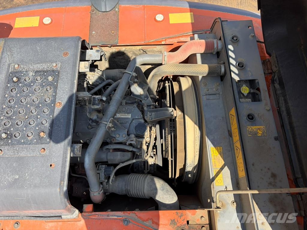 Hitachi ZX210LC-5B Lánctalpas kotrók