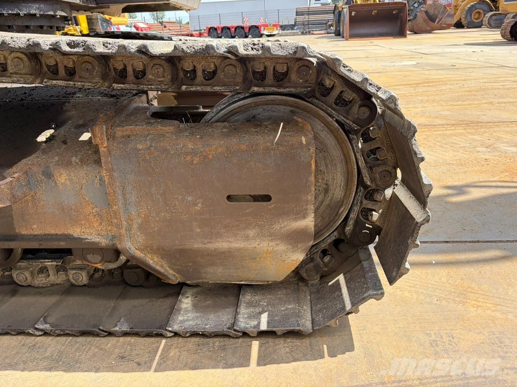 Hitachi ZX210LC-5B Lánctalpas kotrók