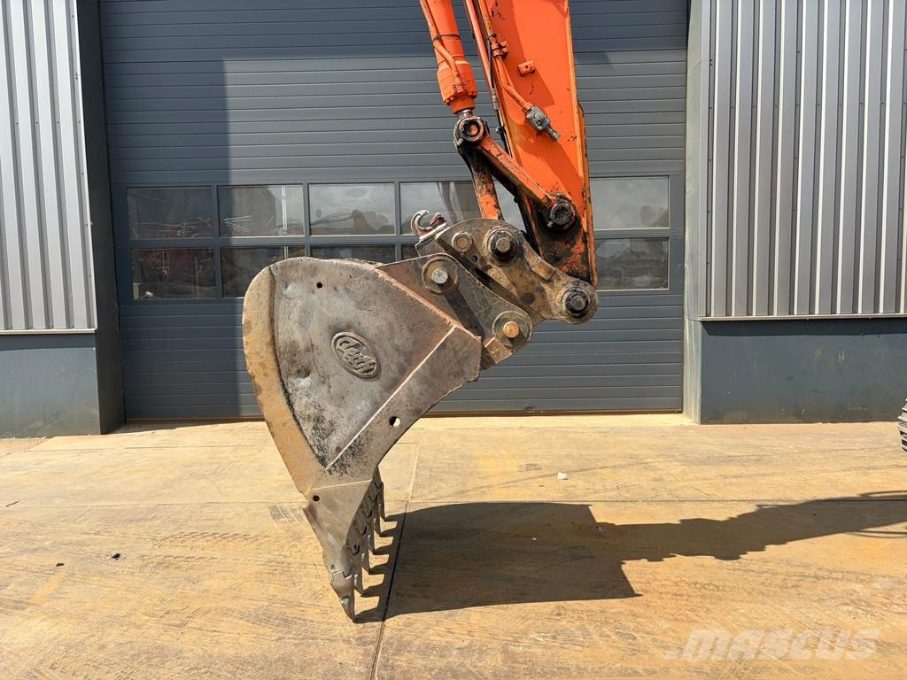 Hitachi ZX210LC-5B Lánctalpas kotrók