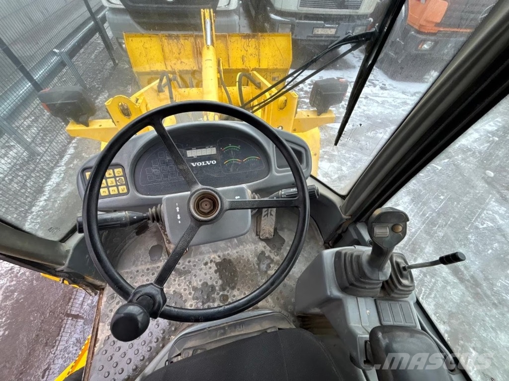 Volvo L 30 B 反鏟裝載機