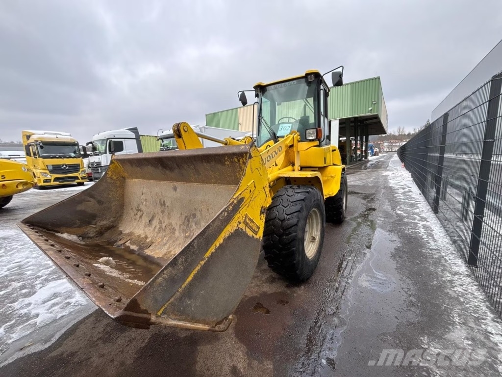 Volvo L 30 B 反鏟裝載機