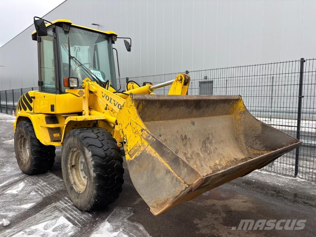 Volvo L 30 B 反鏟裝載機