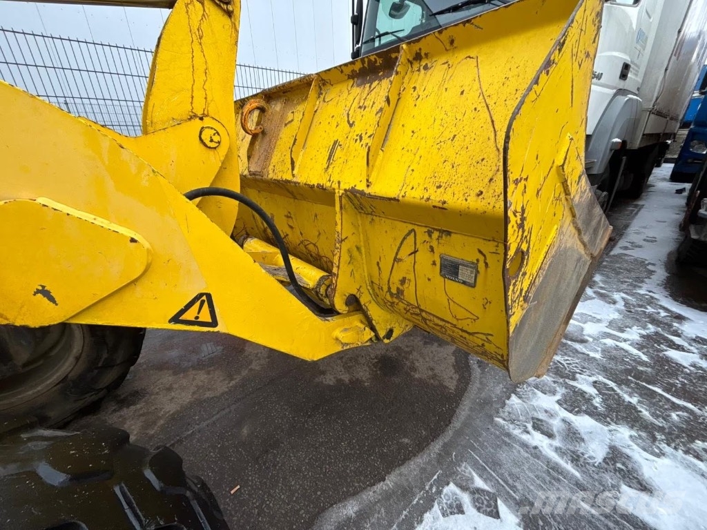 Volvo L 30 B 反鏟裝載機