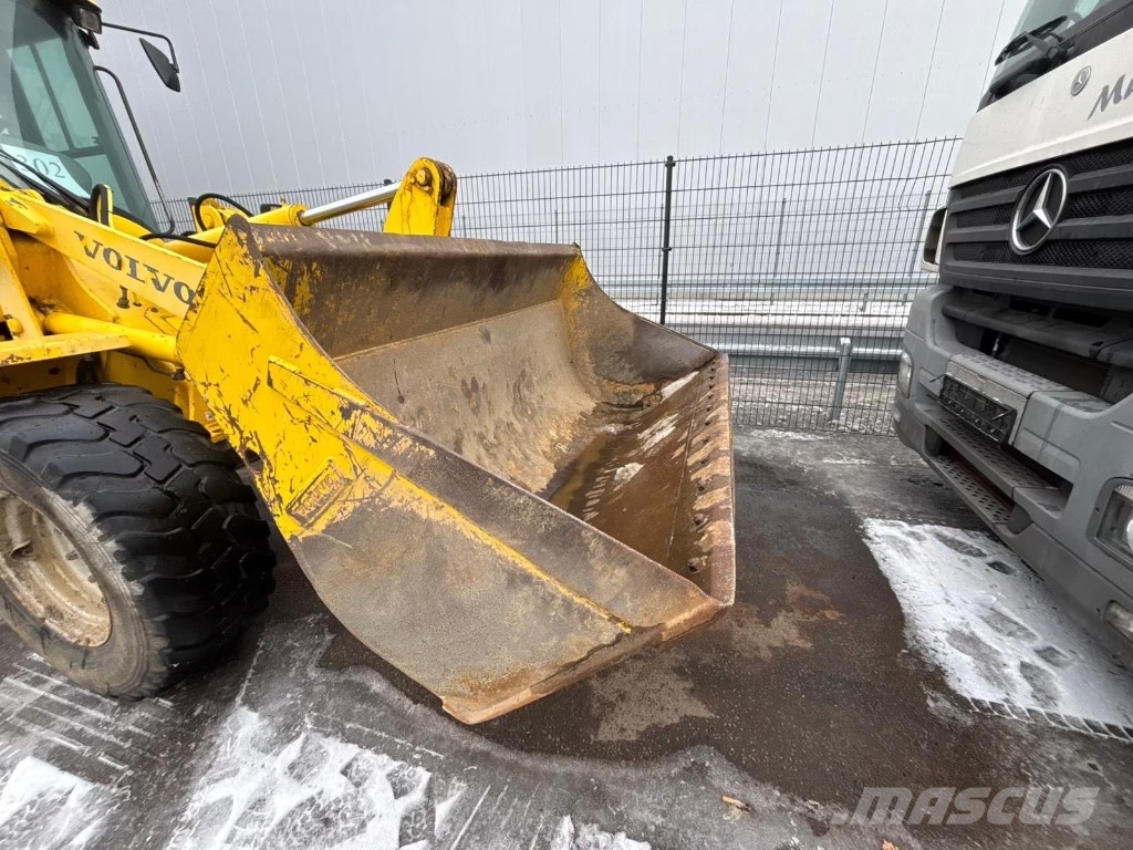 Volvo L 30 B 反鏟裝載機