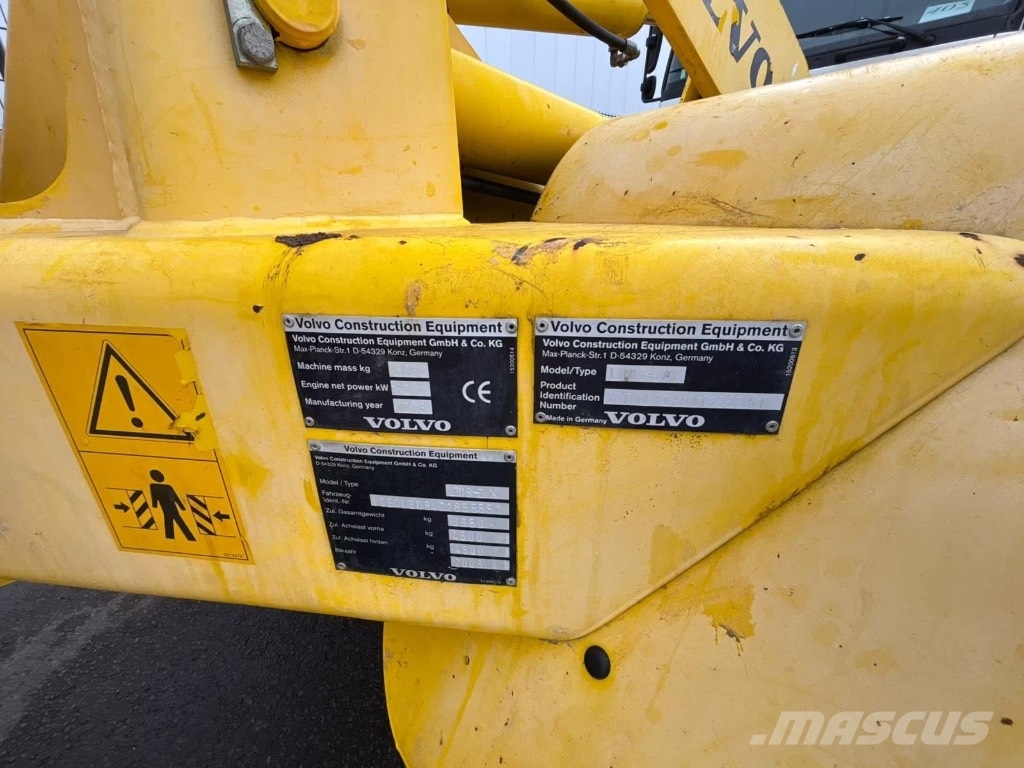 Volvo L 30 B 反鏟裝載機