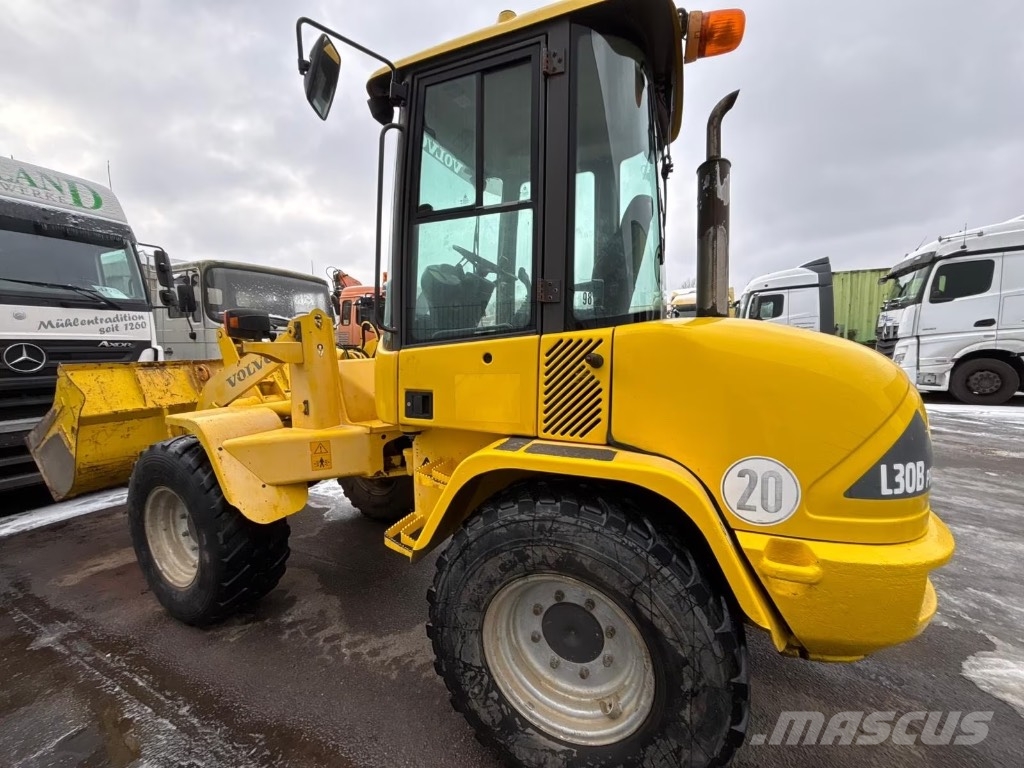Volvo L 30 B 反鏟裝載機