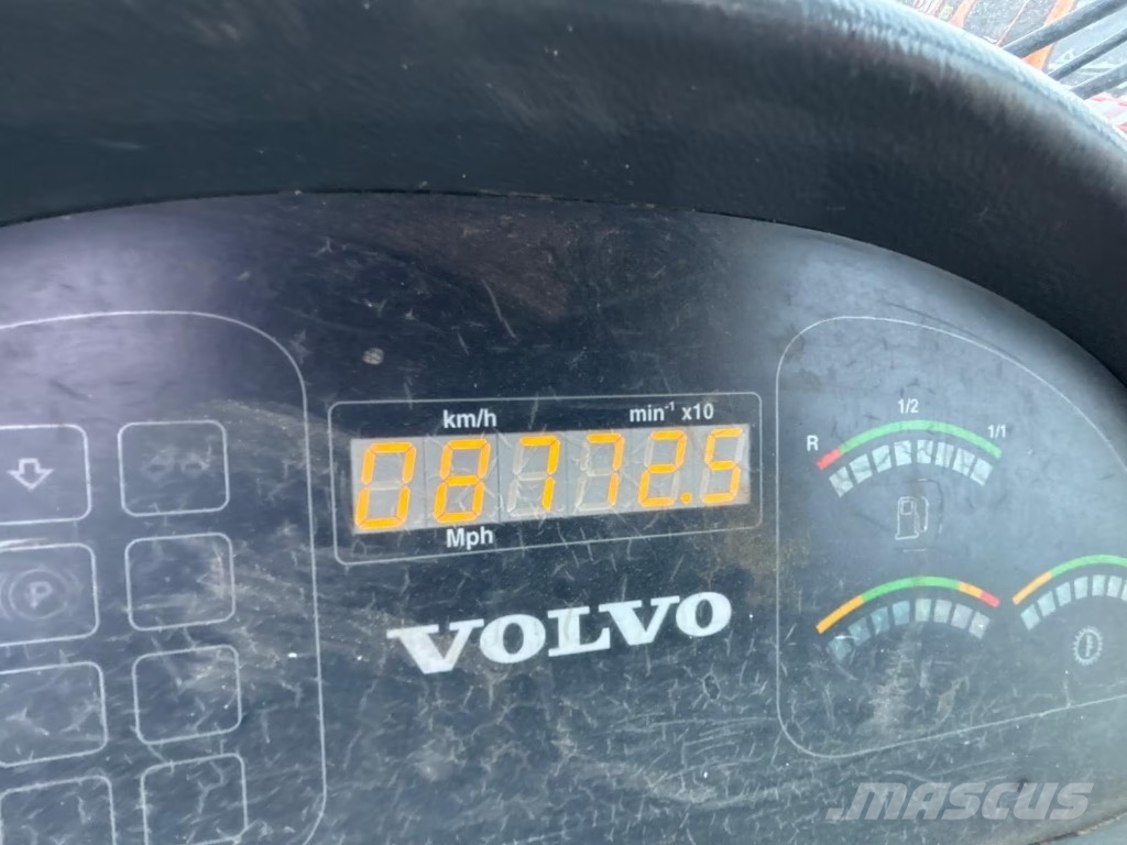 Volvo L 30 B 反鏟裝載機