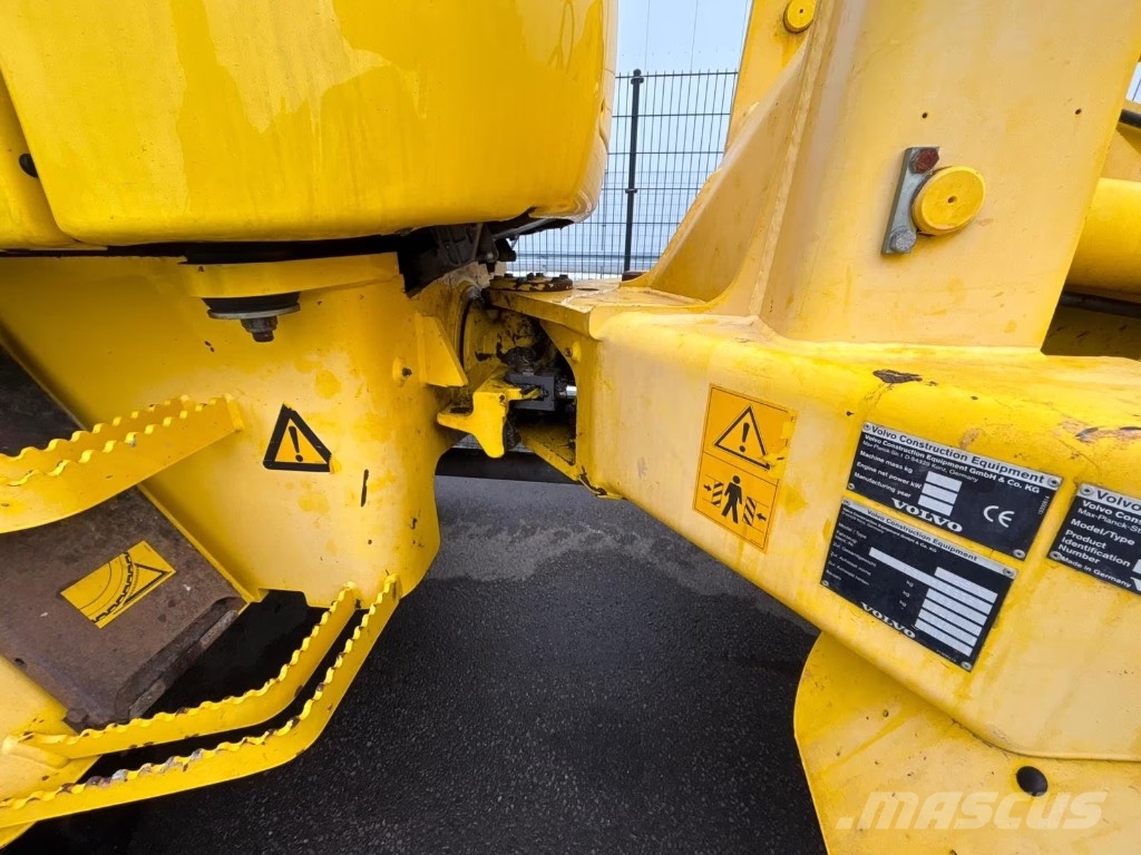 Volvo L 30 B 反鏟裝載機