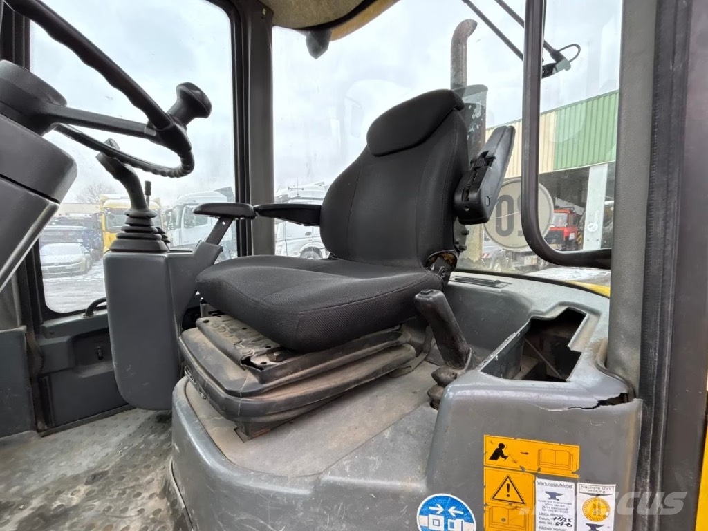 Volvo L 30 B 反鏟裝載機