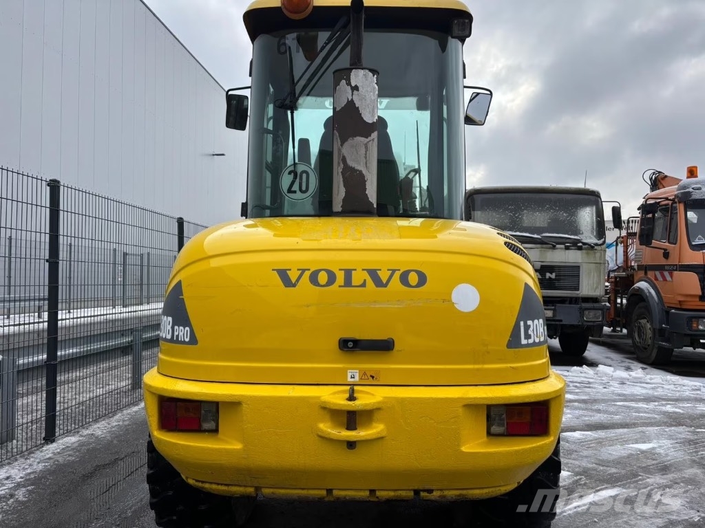 Volvo L 30 B 反鏟裝載機