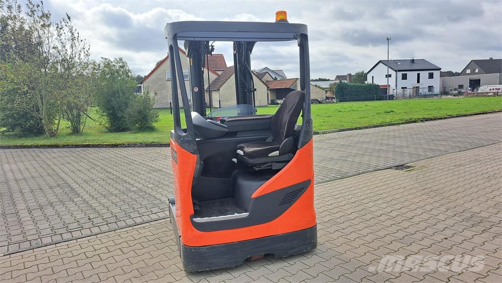 Linde R14B Viljuškari sa pomičnim stupom