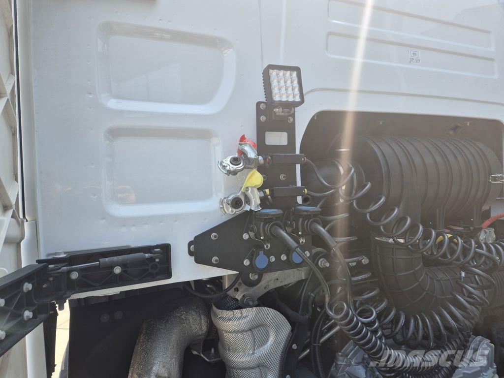 Ford Trucks F-MAX Trekkers