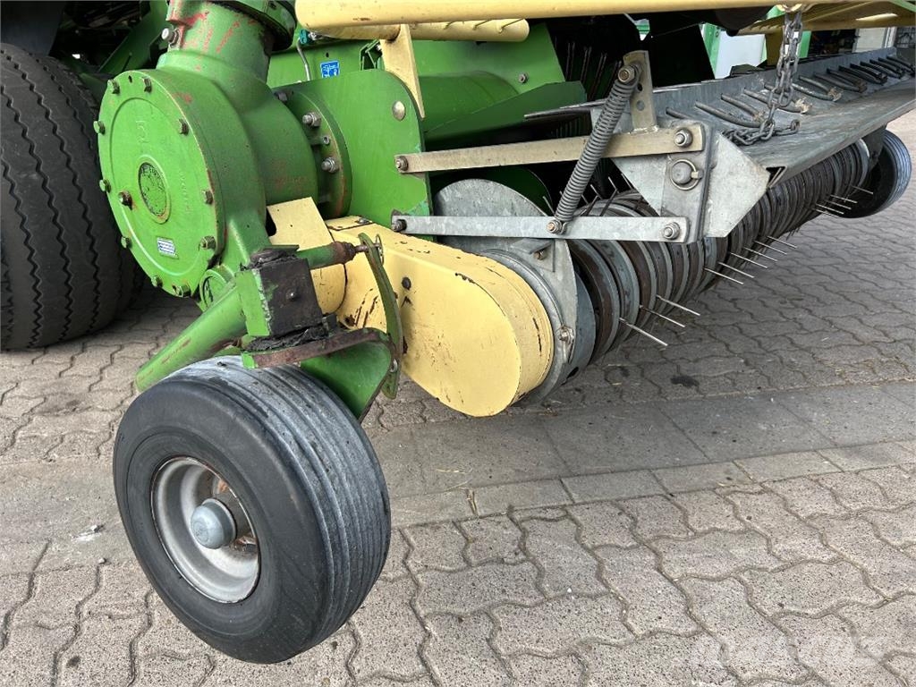 Krone Big Pack 80-80 MultiCut Balirke (kvadratne bale)