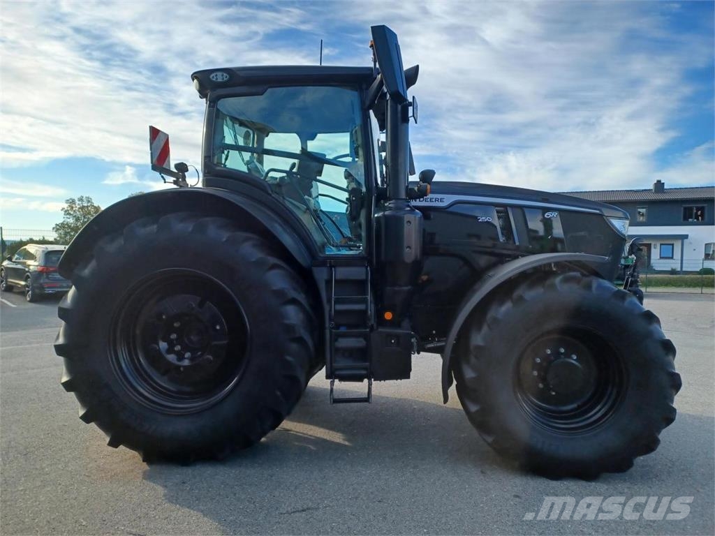 John Deere 6R 250 Black Design Traktoriai