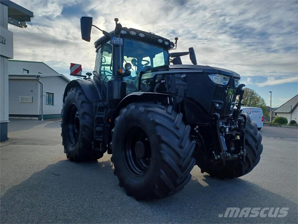John Deere 6R 250 Black Design Traktoriai