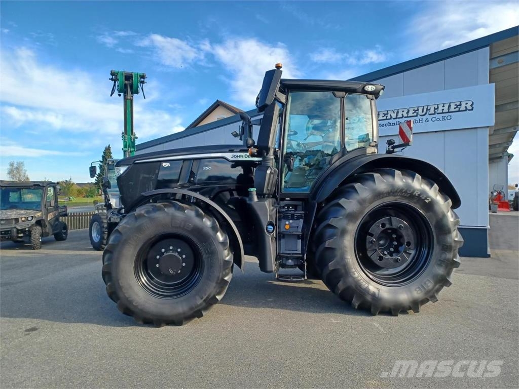 John Deere 6R 250 Black Design Traktoriai