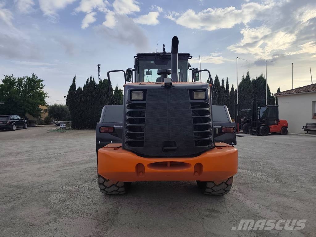 Hitachi ZW 220 لوادر بعجل