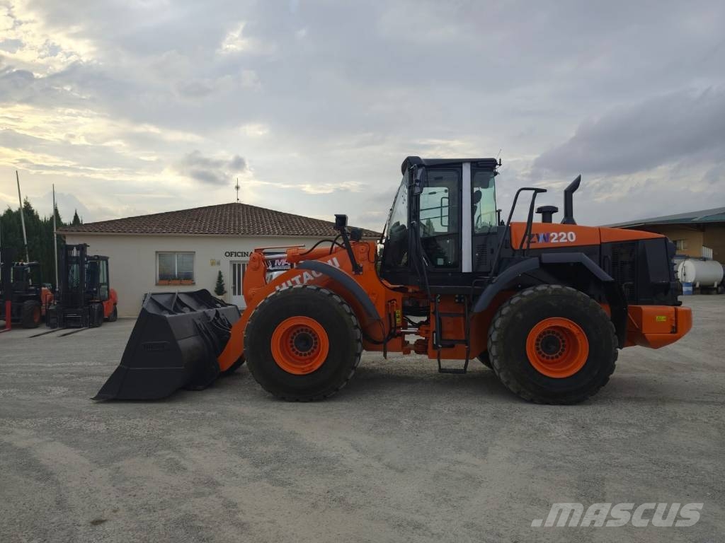Hitachi ZW 220 لوادر بعجل