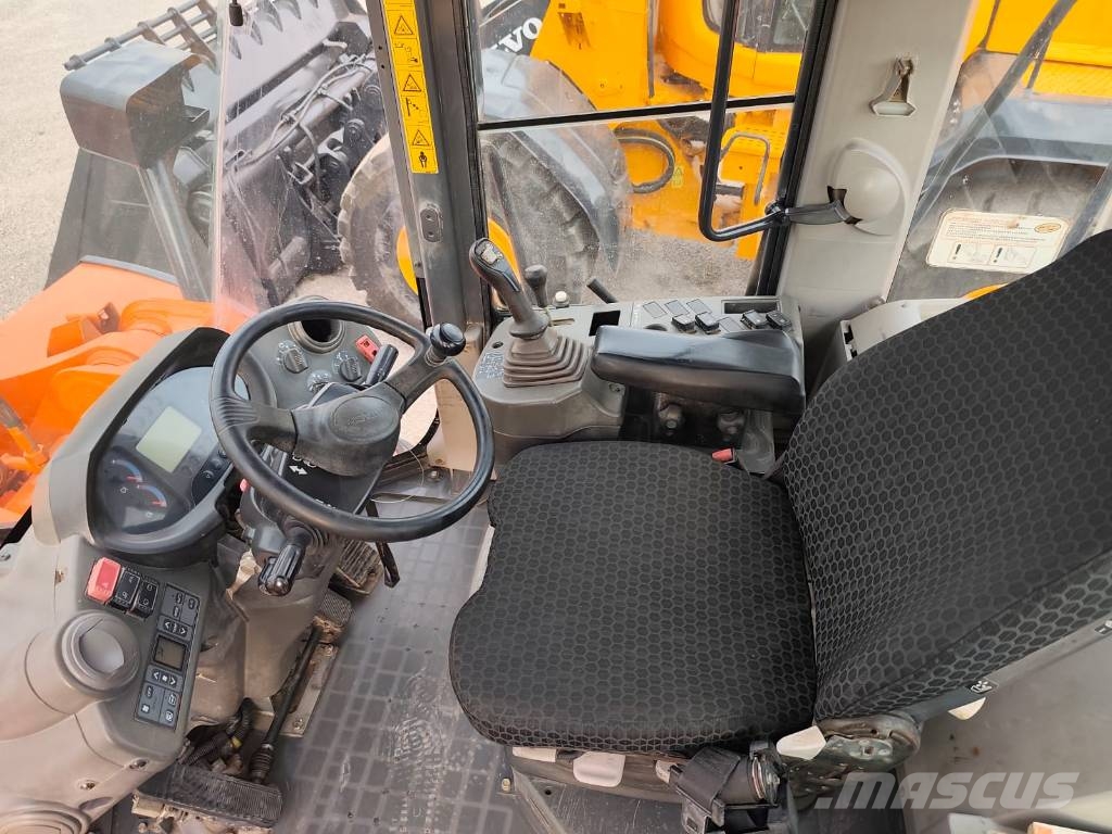 Hitachi ZW 220 لوادر بعجل