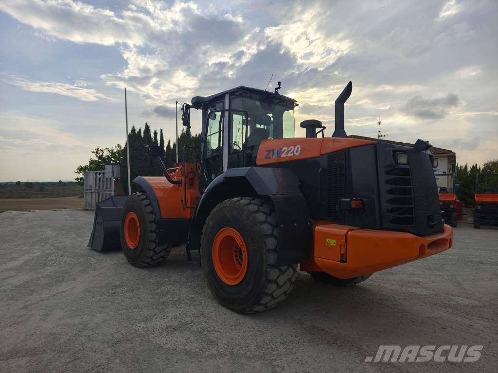 Hitachi ZW 220 لوادر بعجل
