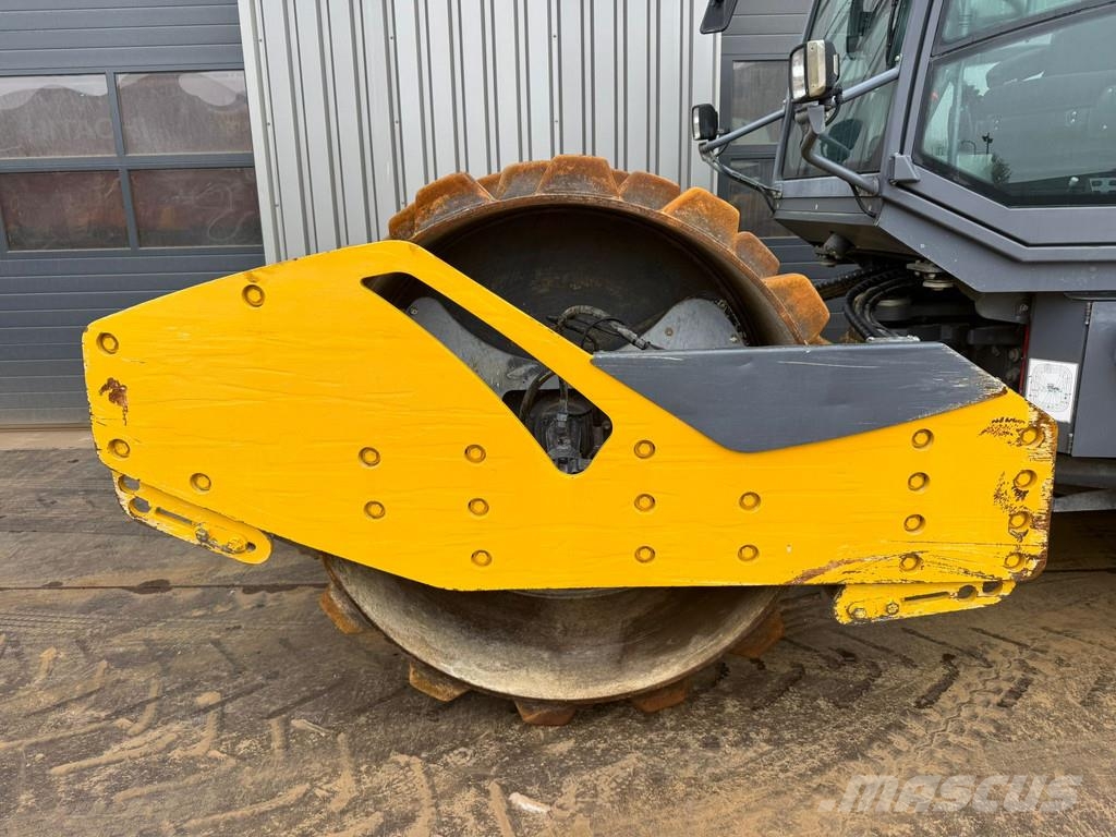 Hamm H13i Padfoot compactor 单轮压路机