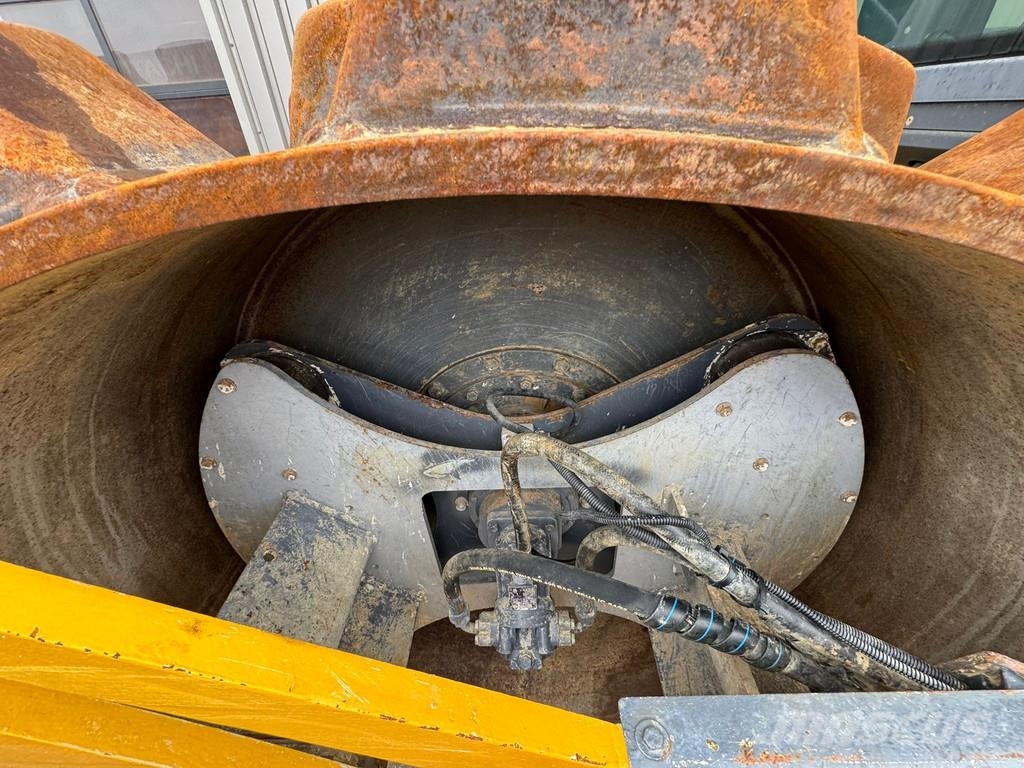 Hamm H13i Padfoot compactor 单轮压路机