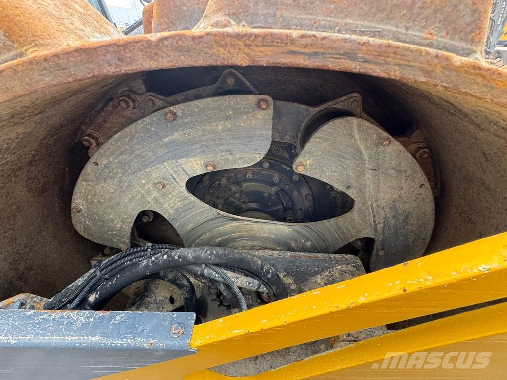 Hamm H13i Padfoot compactor 单轮压路机