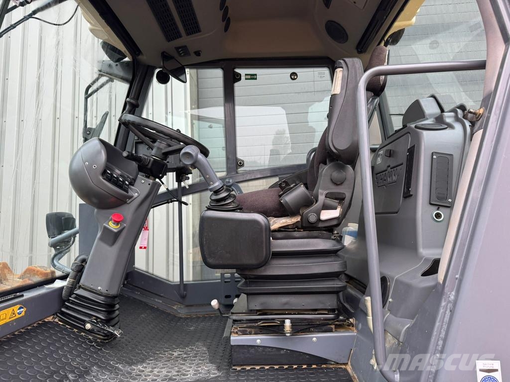 Hamm H13i Padfoot compactor 单轮压路机