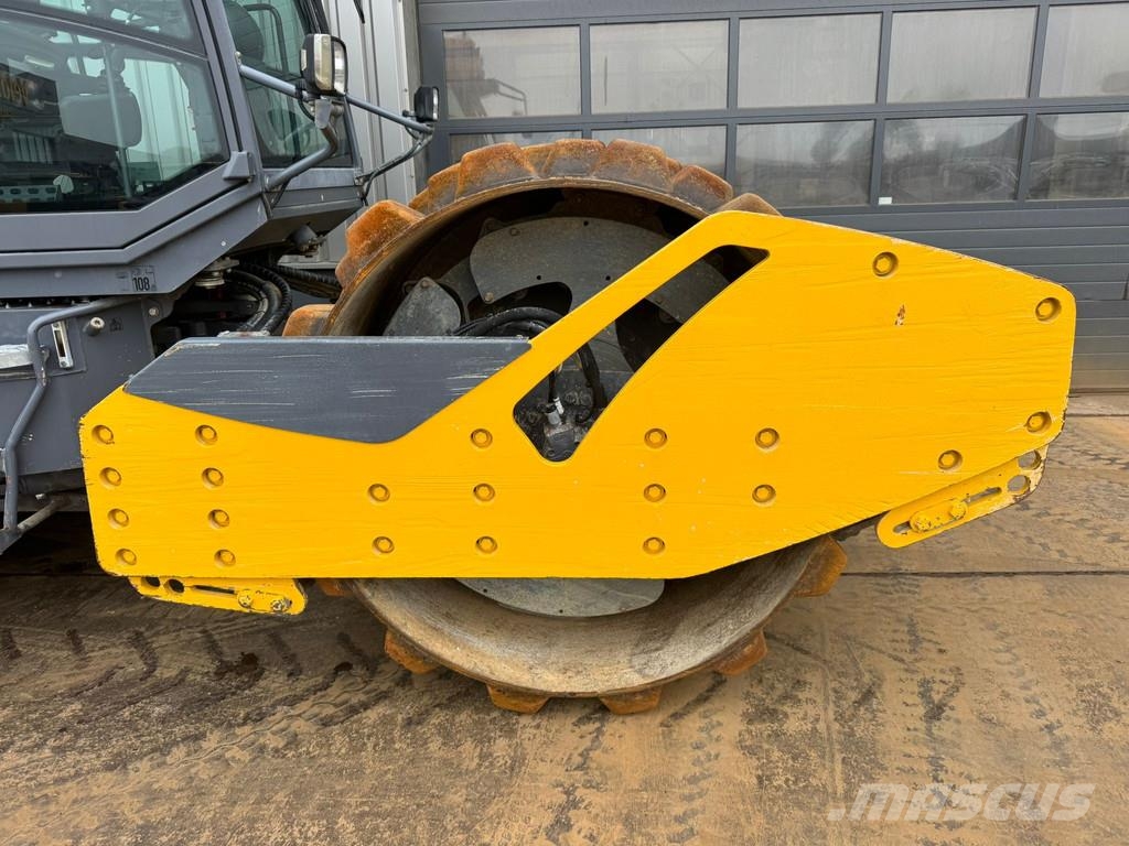 Hamm H13i Padfoot compactor 单轮压路机
