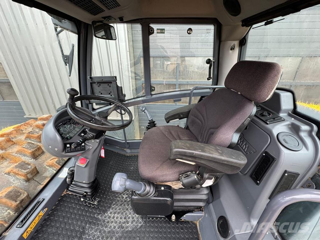 Hamm H13i Padfoot compactor 单轮压路机