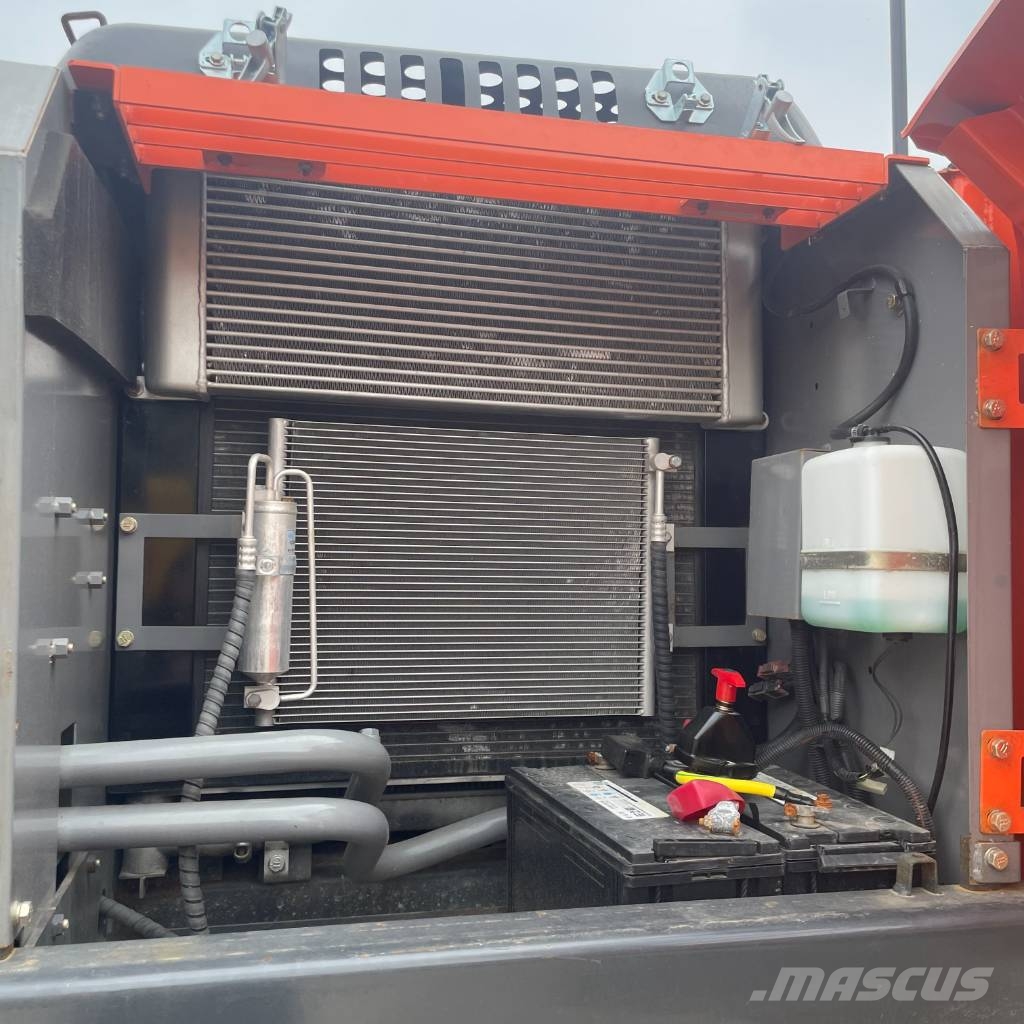 Hitachi ZX210 Crawler excavators