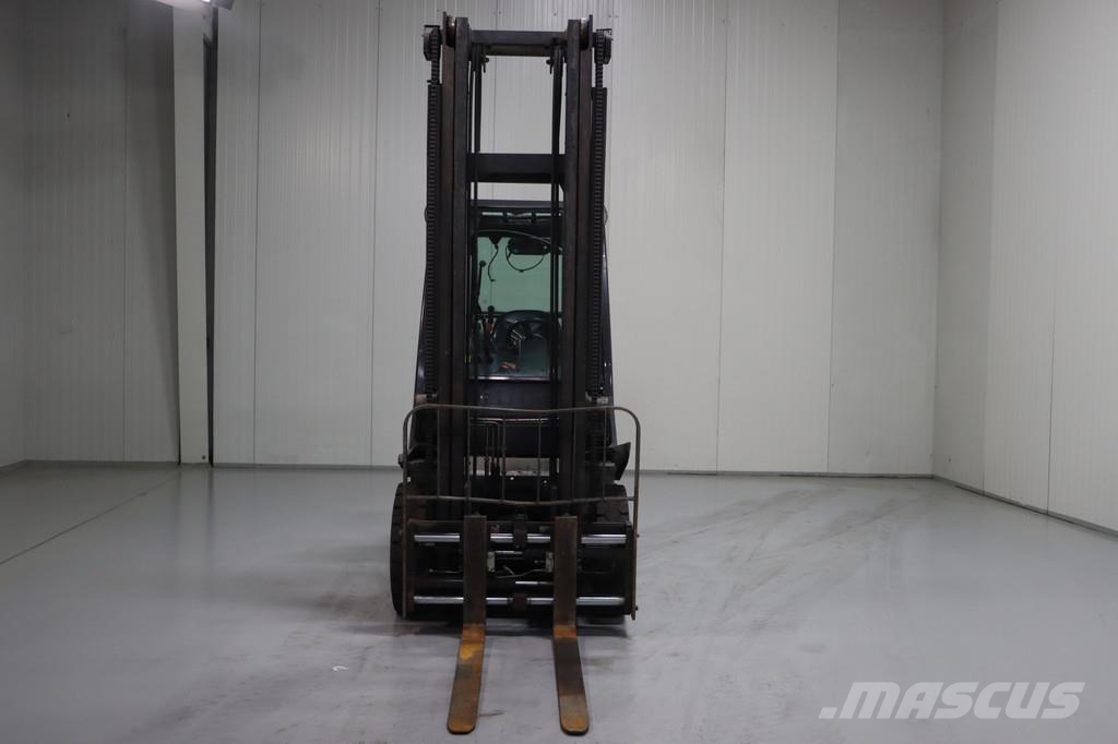 Nissan U1D2A25LQ شاحنات LPG