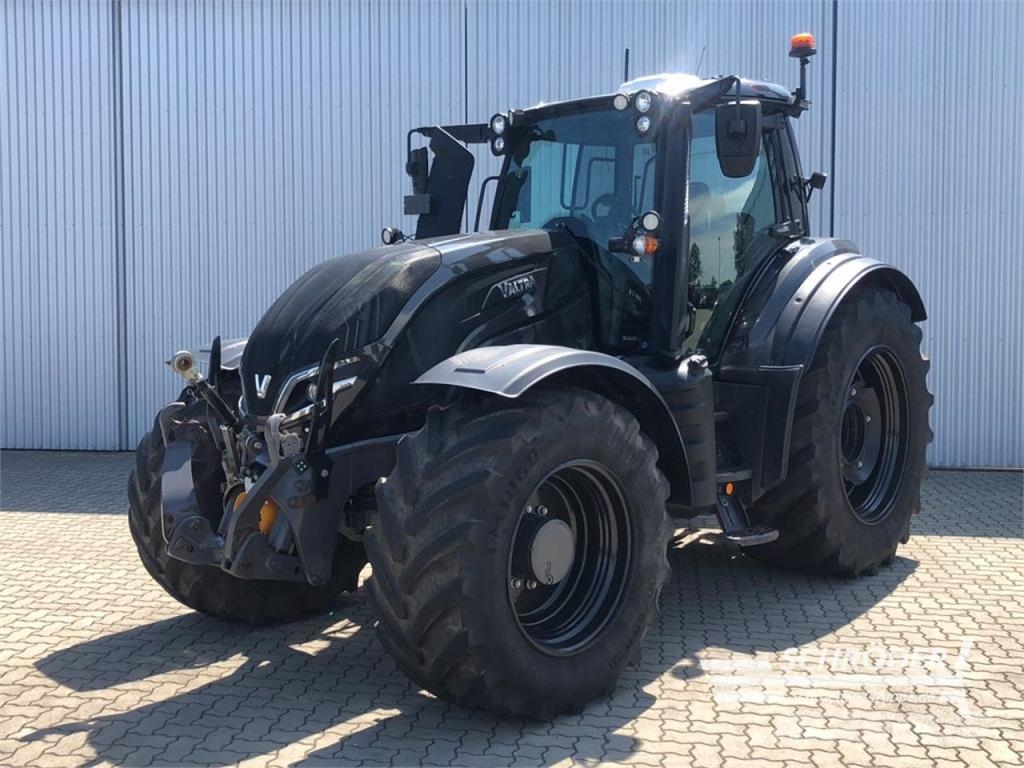 Valtra T 215 D | RTK | UNLIMITED | LED Traktory