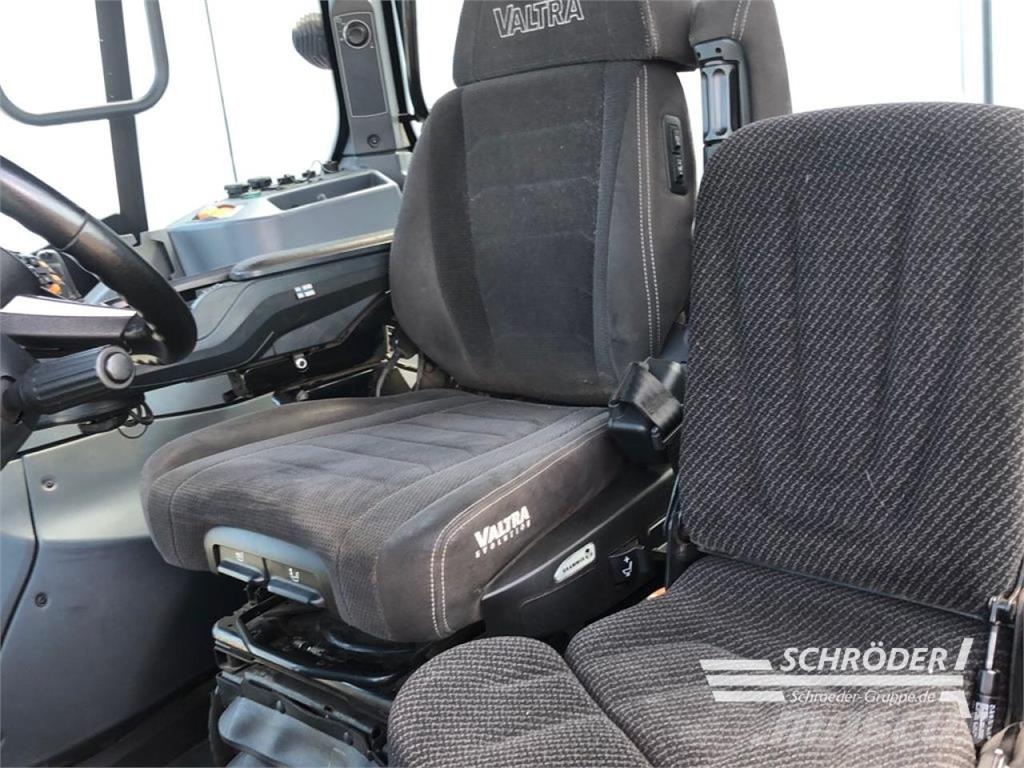 Valtra T 215 D | RTK | UNLIMITED | LED Traktory