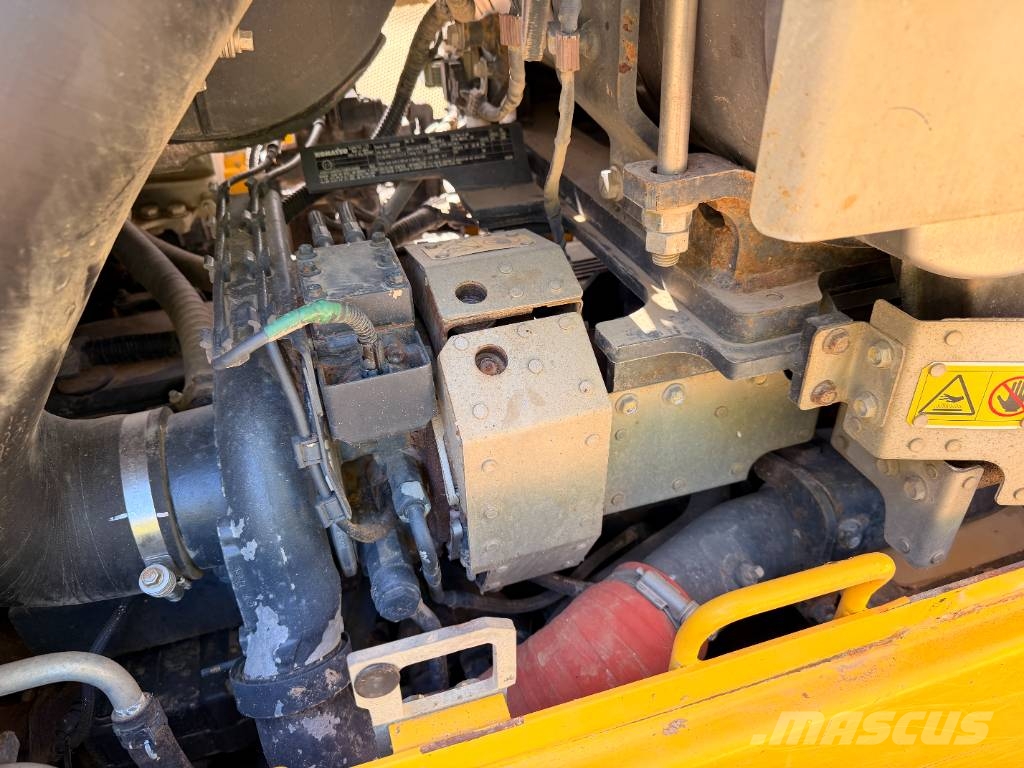 Komatsu D65 PX-18E0 Dozere Beltegående