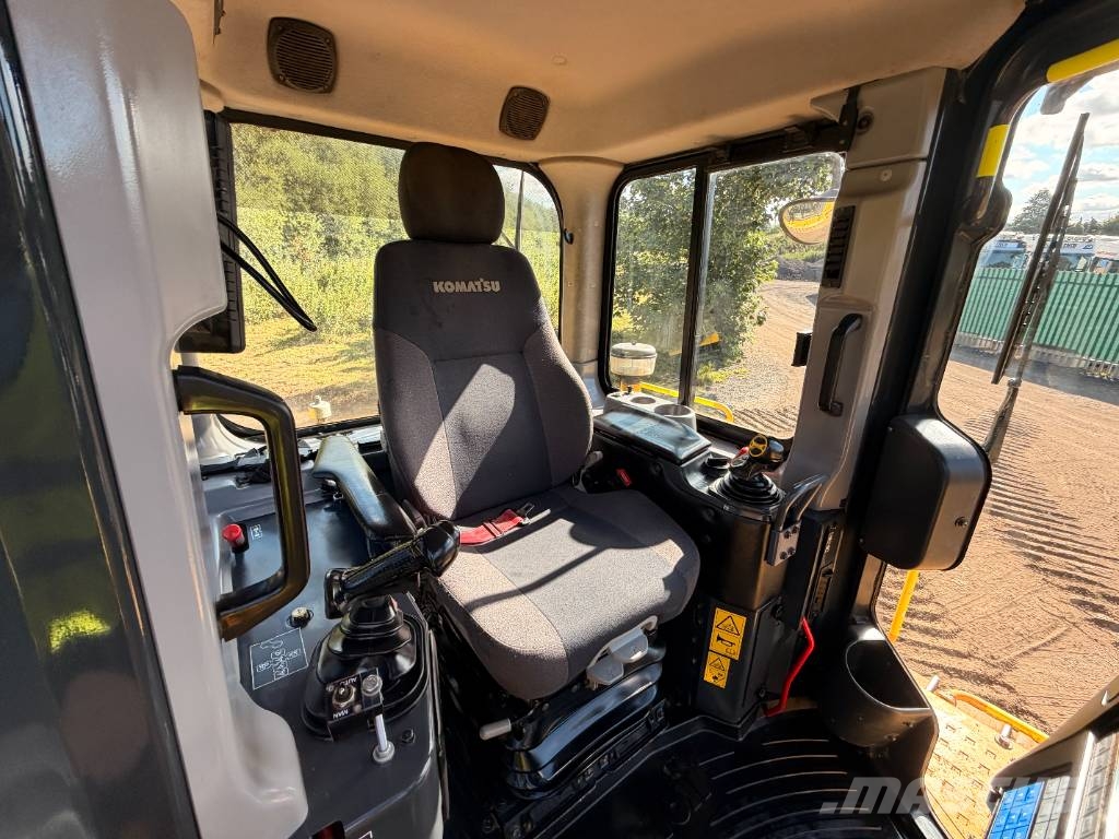 Komatsu D65 PX-18E0 Dozere Beltegående