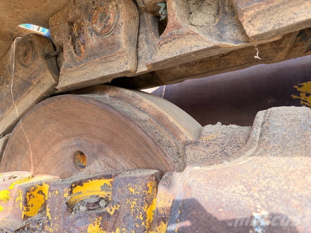 Komatsu D65 PX-18E0 Dozere Beltegående