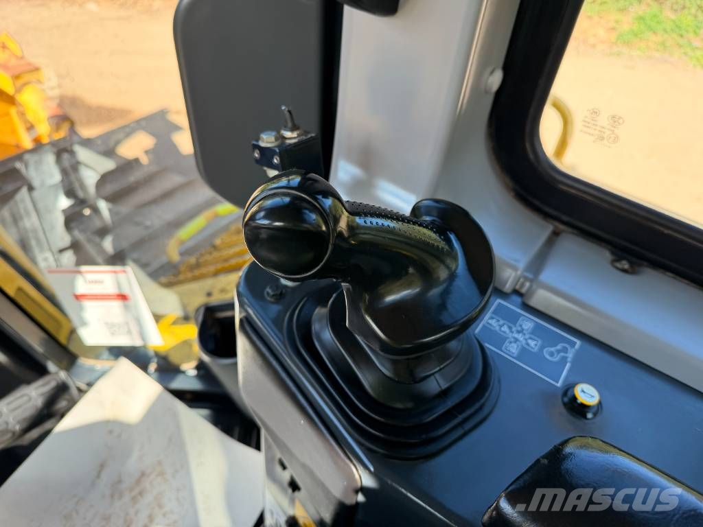 Komatsu D65 PX-18E0 Dozere Beltegående