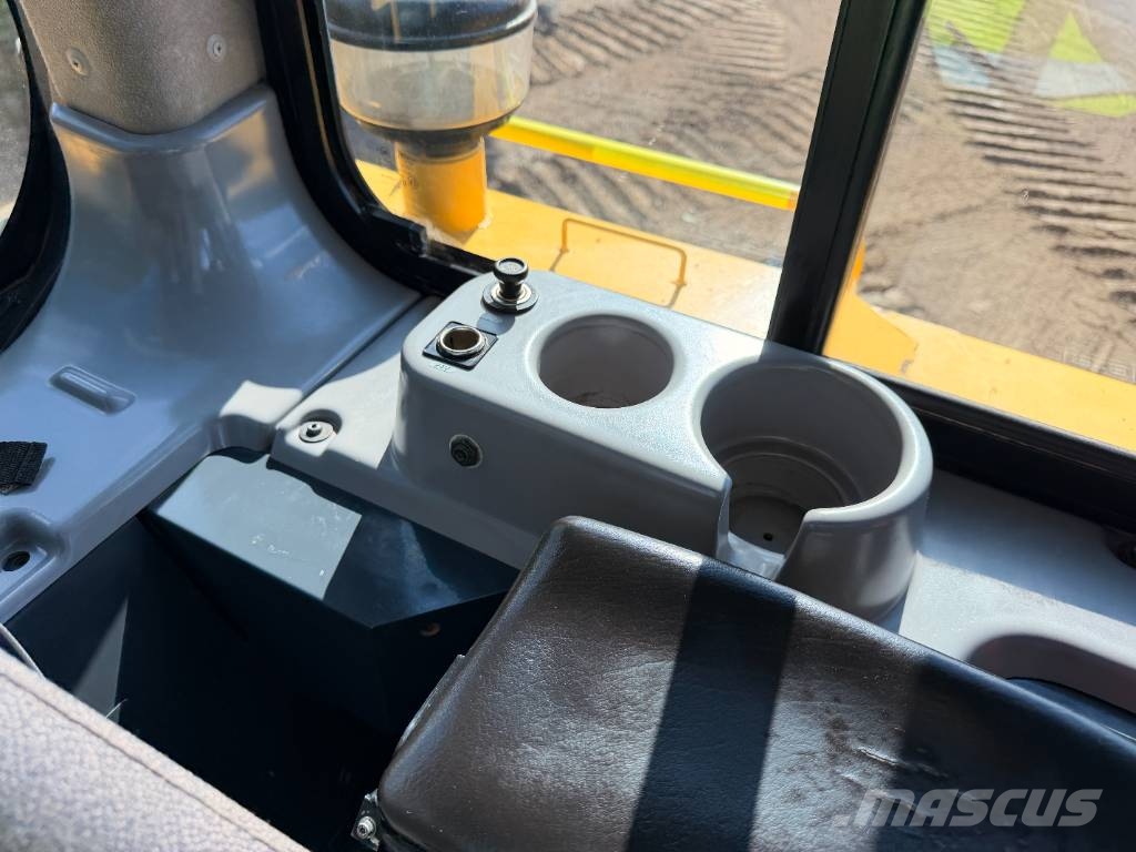 Komatsu D65 PX-18E0 Dozere Beltegående
