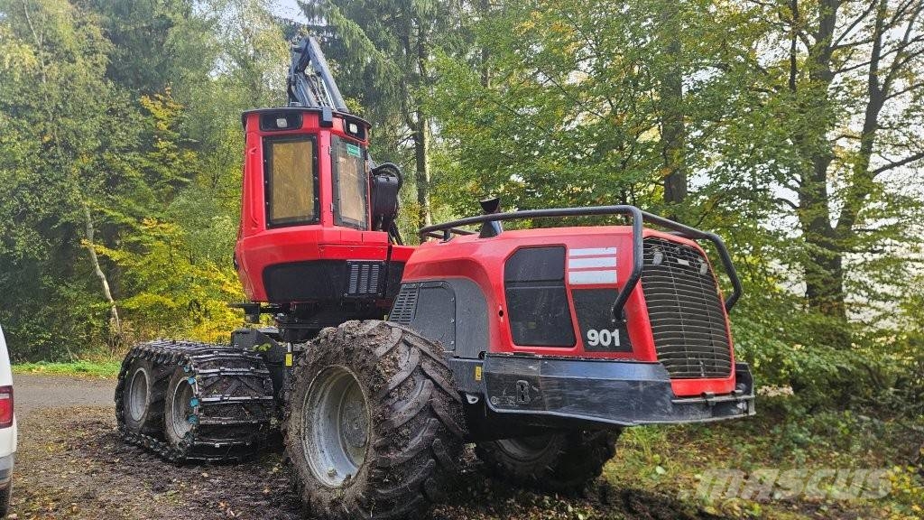 Komatsu 901 Betakarítók