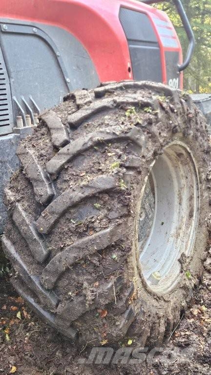Komatsu 901 Betakarítók