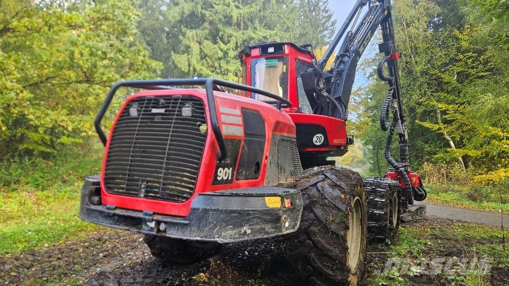 Komatsu 901 Betakarítók