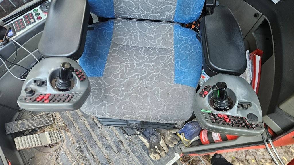 Komatsu 901 Betakarítók