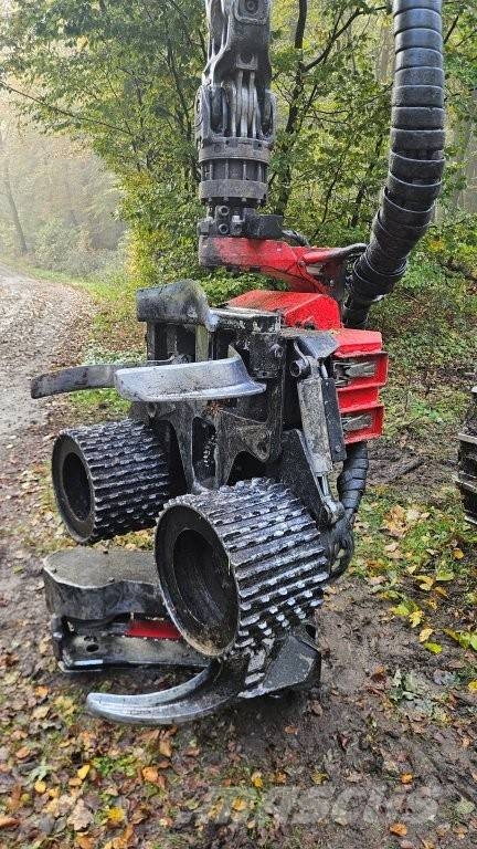 Komatsu 901 Betakarítók